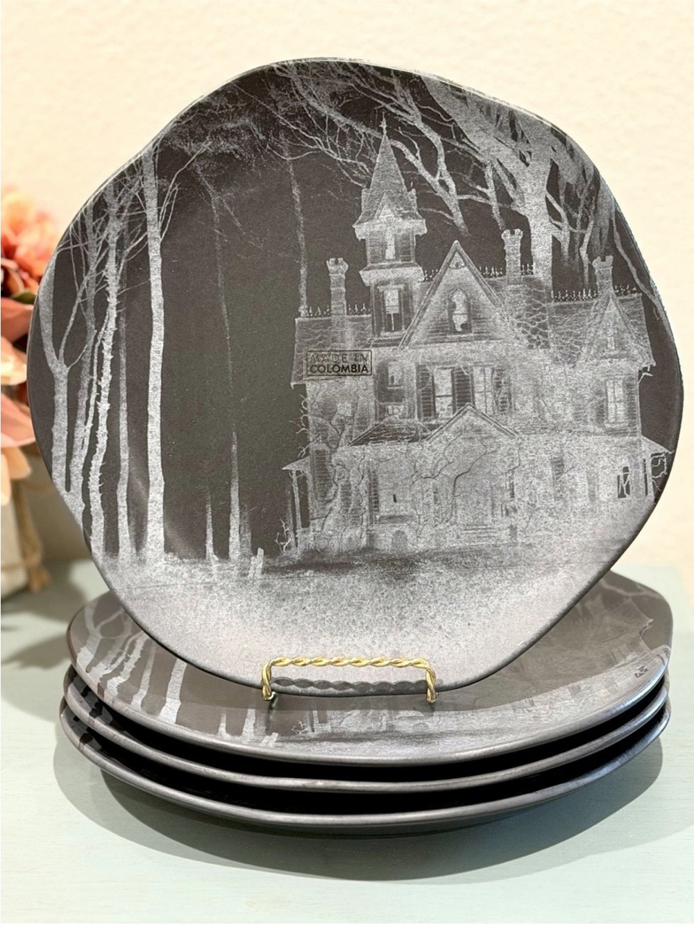 New Corona Halloween Haunted House
Black Dinner Plates 10.5" Made In Columbia